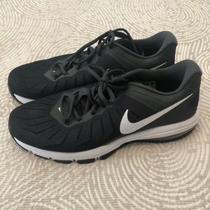 Nike running shoes NWOT